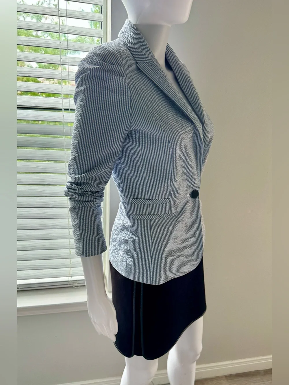 H&M women's seersucker blazer (blue and white stripe). Sz-4. Fitted H&M blazer